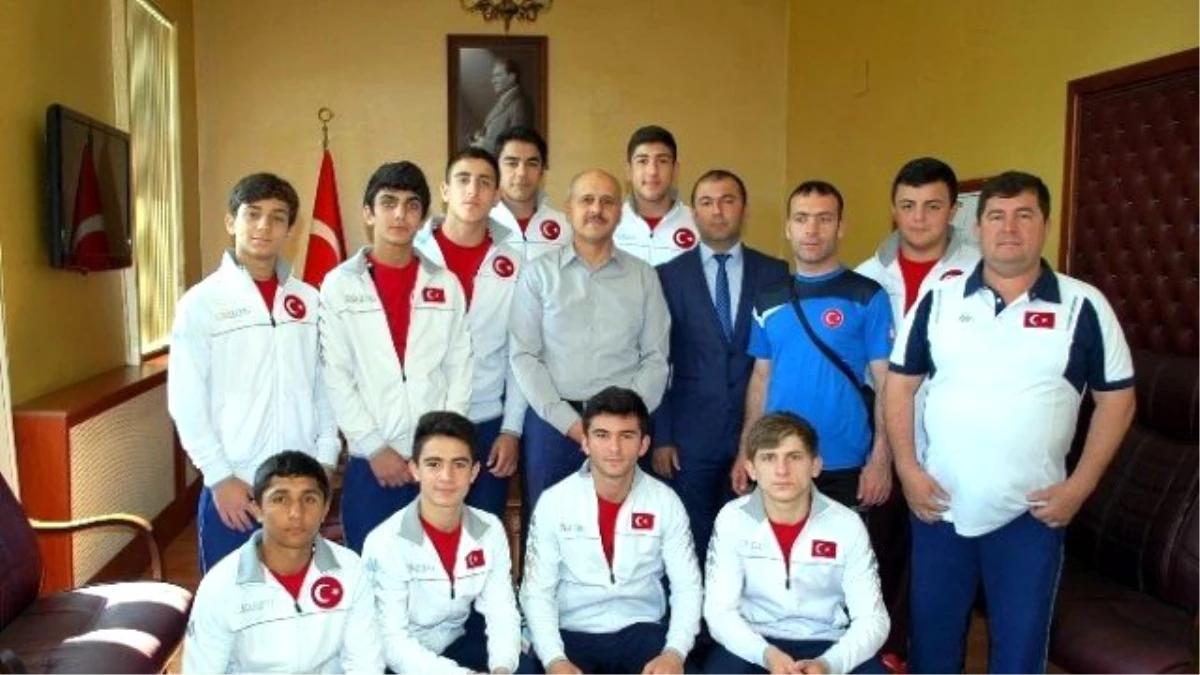 Milli Judocular, Kaymakam Peynircioğlu\'nu Ziyaret Etti