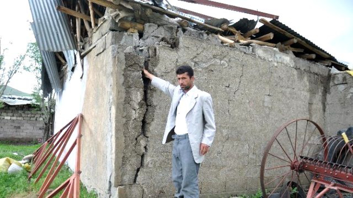 Muş\'ta Dolu Yağışı ve Fırtına