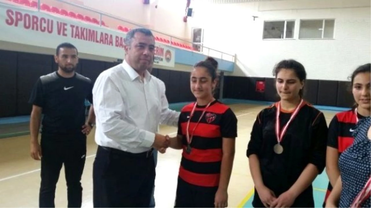 Okullarası Küçük Kızlar Futsal Müsabakaları
