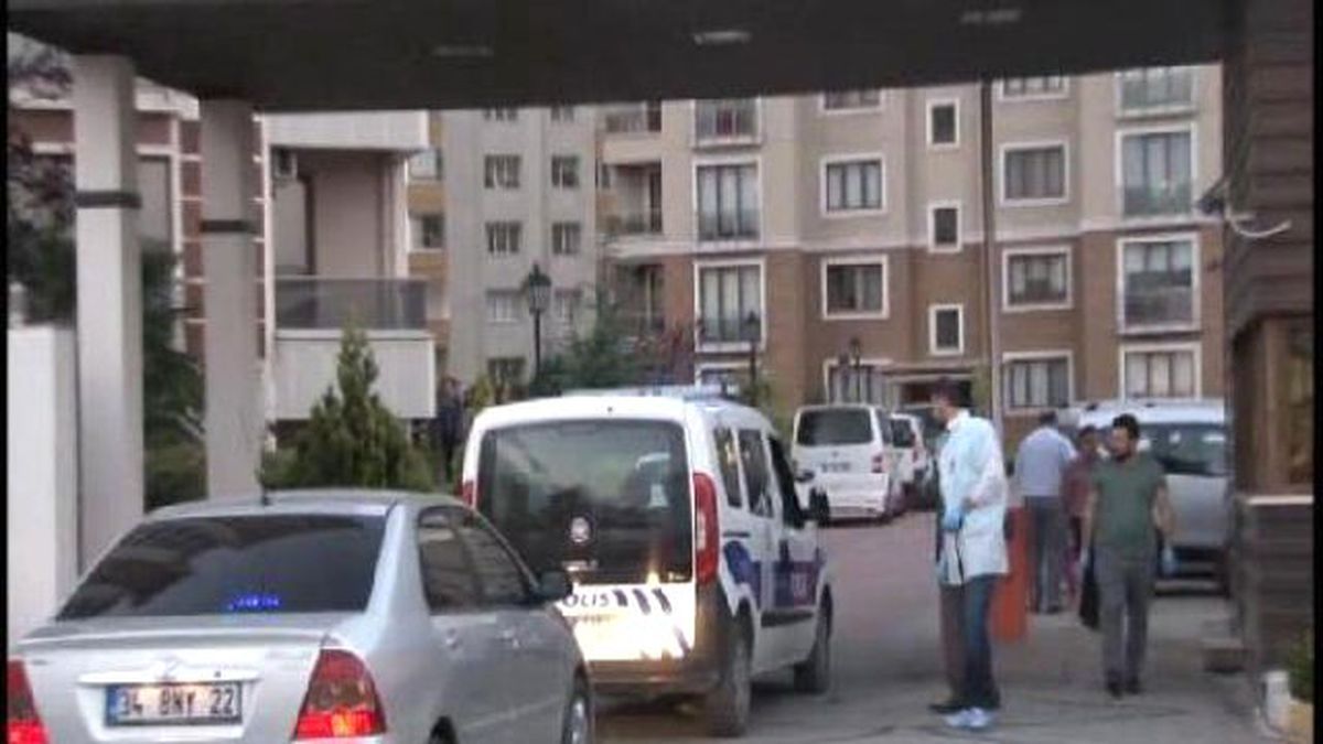 Pendik Kurtköy\'de Anne-oğul Evde Ölü Bulundu...