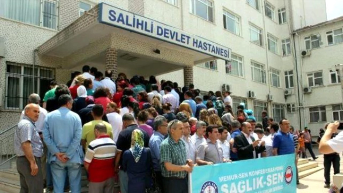 Salihli\'de Doktora Saldırı Protesto Edildi