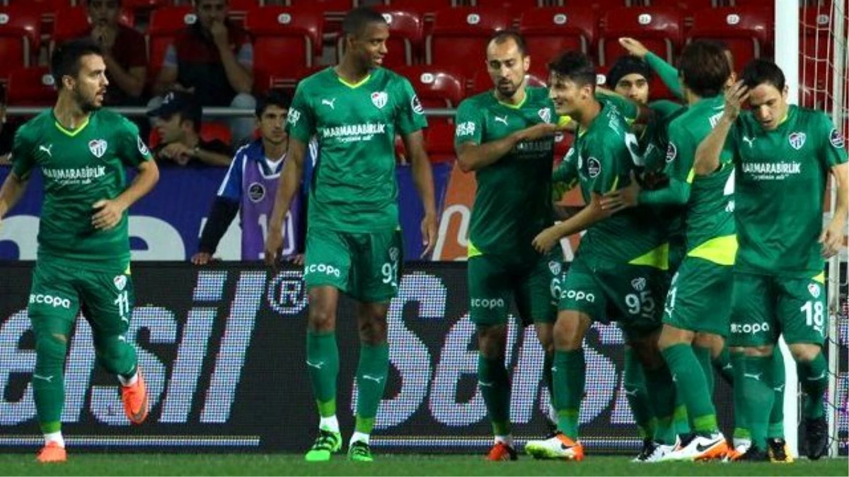 Süper Lig\'de Bursaspor, Mersin İdmanyurdu\'nu 5-2 Yendi