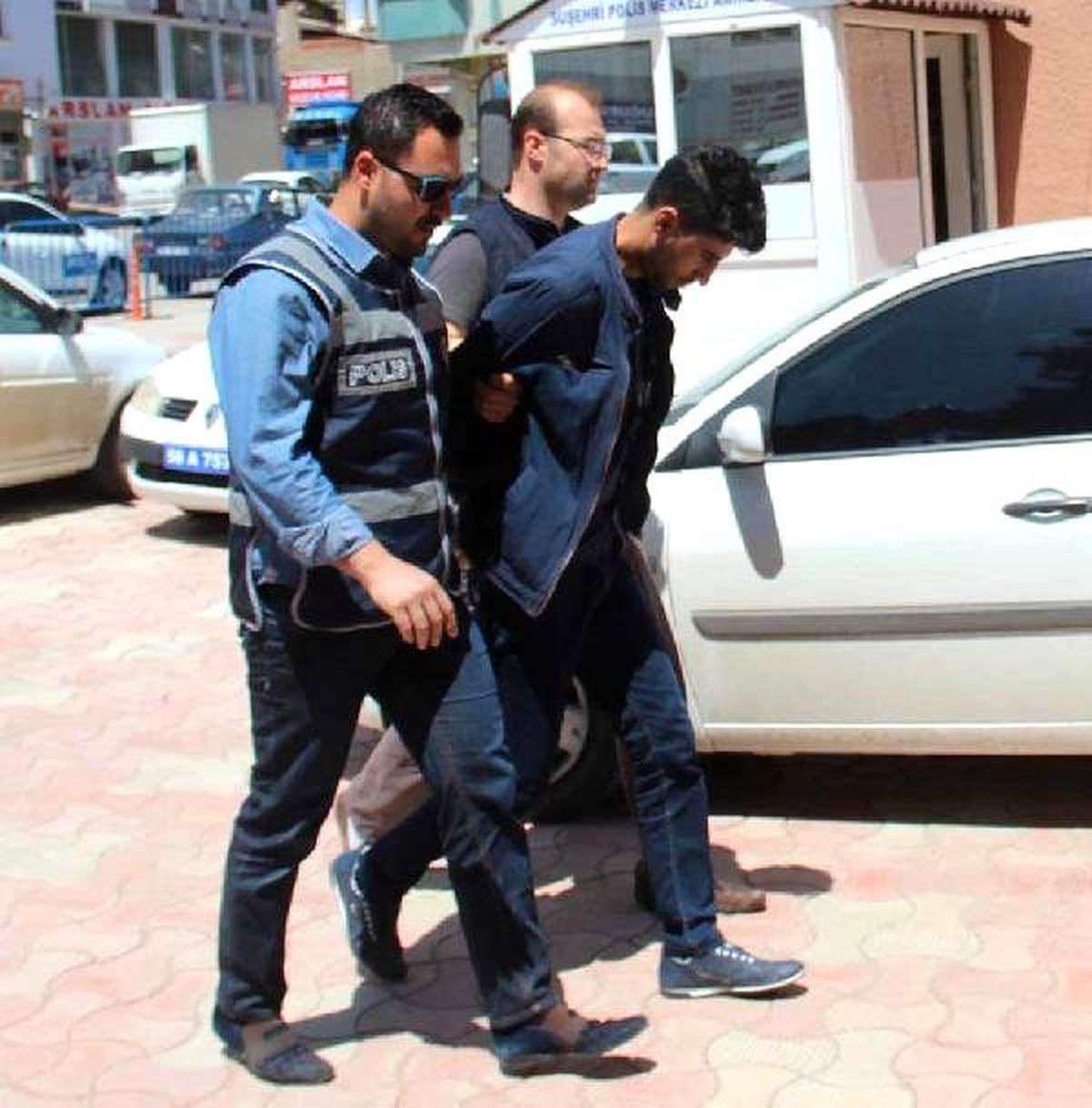 Suşehri\'nde Terör Operasyonu: 7 Gözaltı