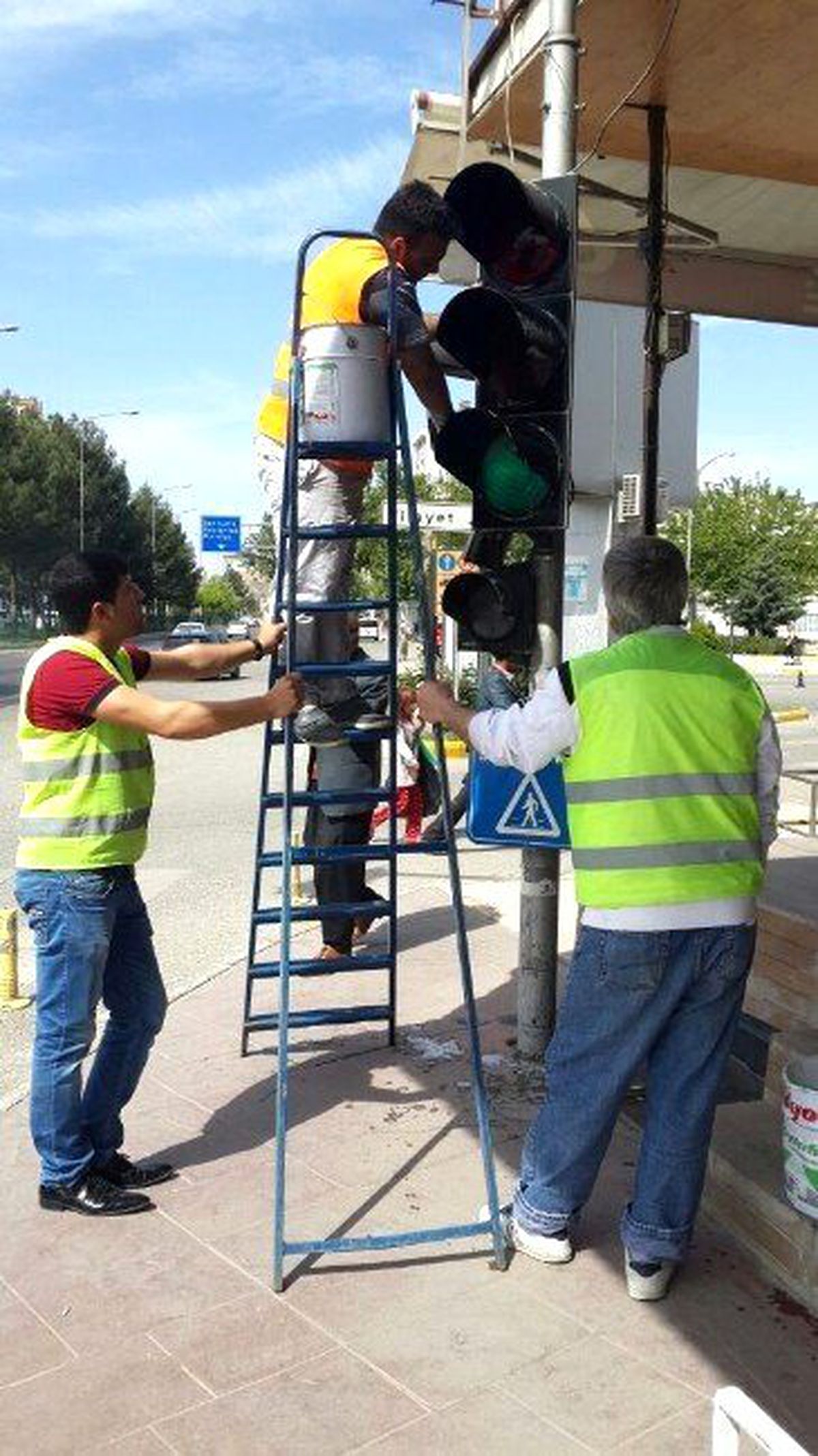Trafik Lambaları Temizleniyor