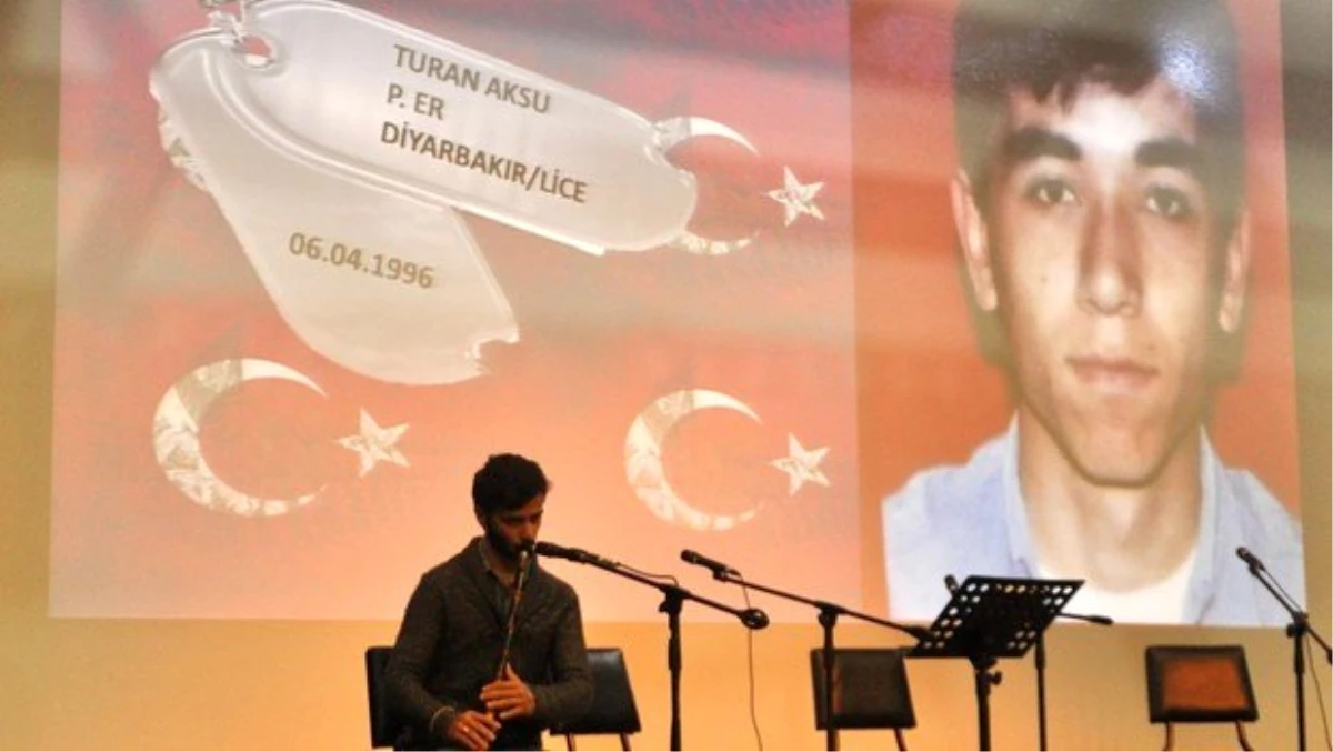 Zonguldak\'ta Üniversite Öğrencileri Şehitleri Andı, Gözyaşları Sel Oldu