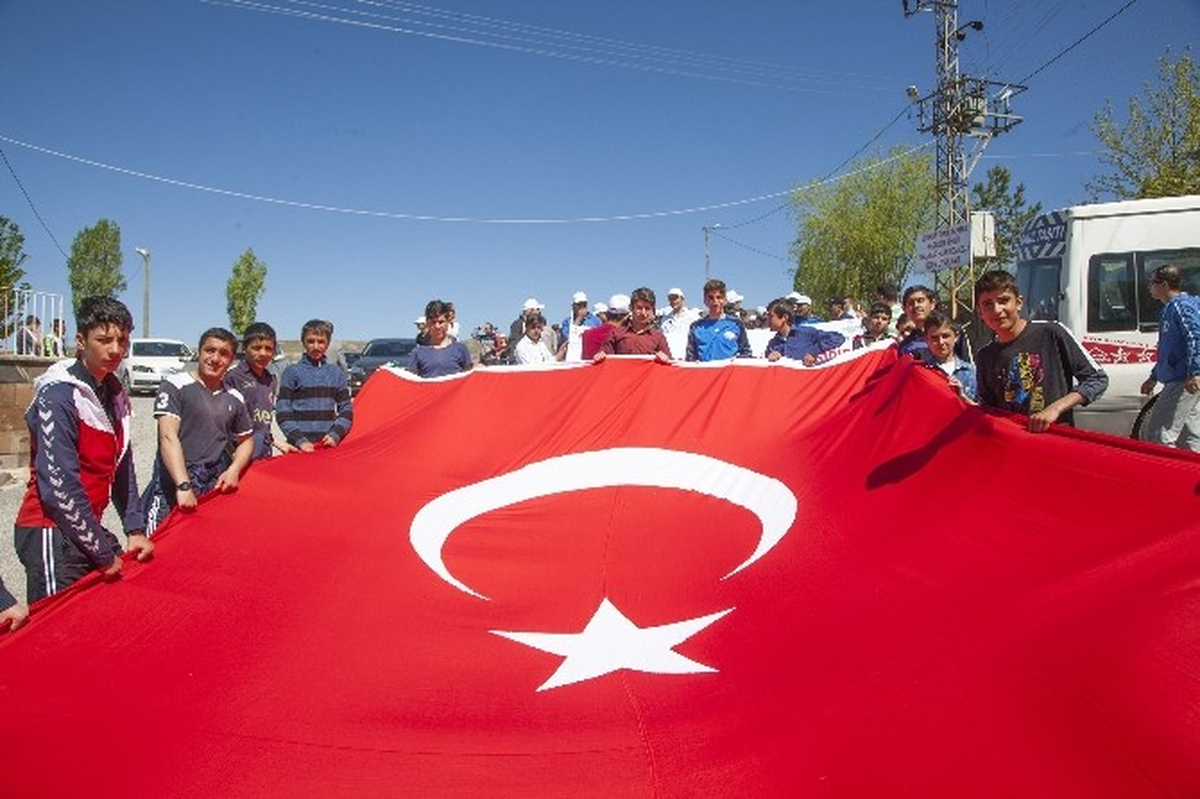 Ahlat\'ta 19 Mayıs Coşkusu