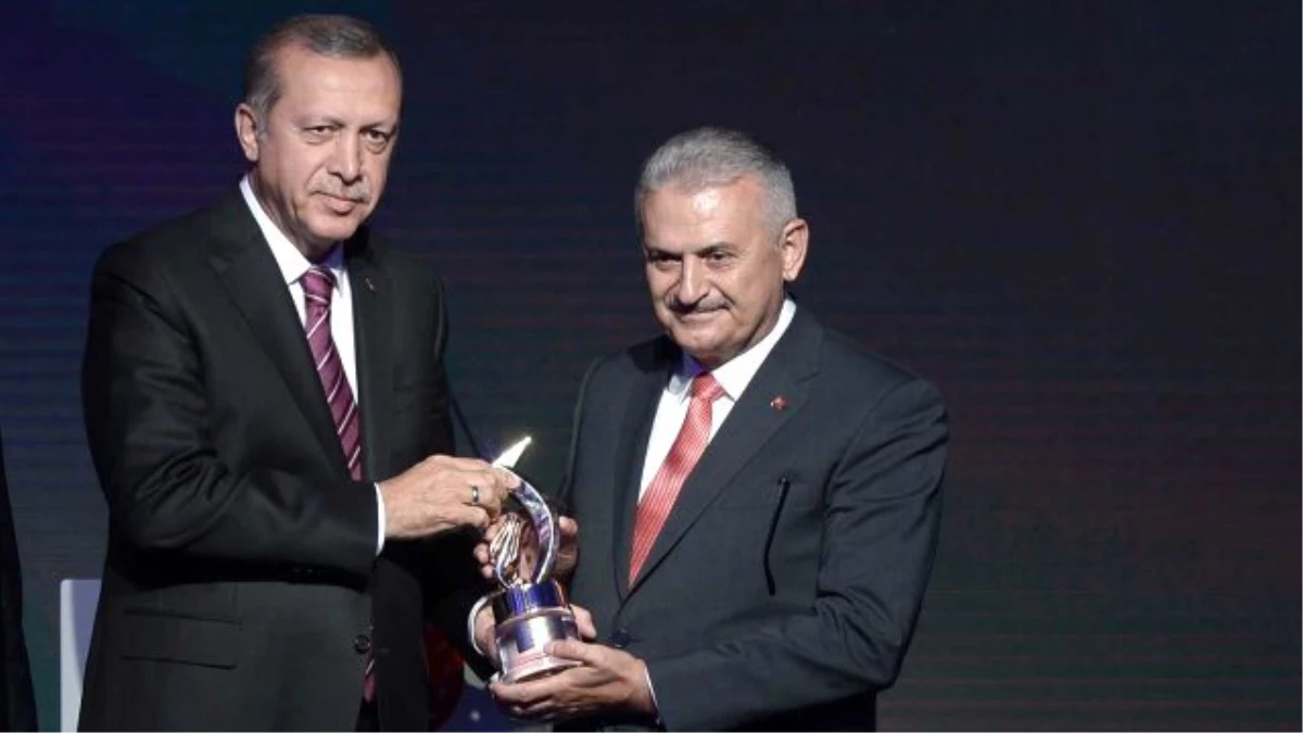 AK Parti\'den Erdoğan Resti: AK Parti ve Erdoğan Arasında Mesafe Yoktur