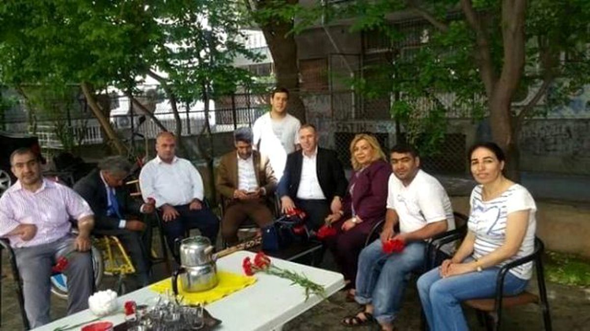 AK Parti\'den Engellilere Tekerlekli Sandalye Yardımı