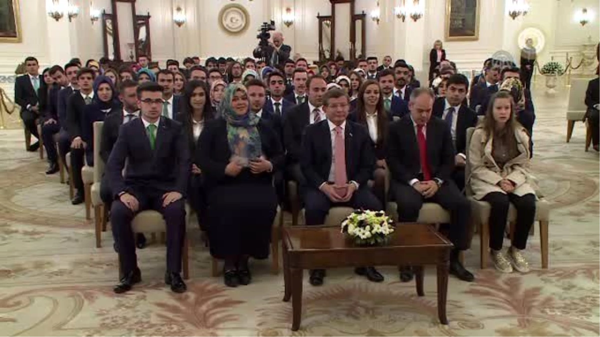 Başbakan Davutoğlu, Gençleri Kabul Etti