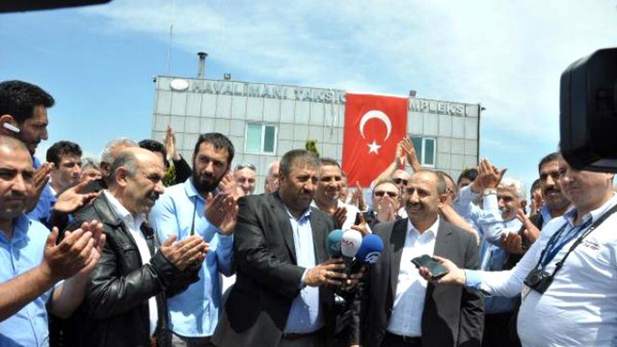 Binali Yıldırım\'ın Adı Açıklandı, Taksiciler Yollara Düştü