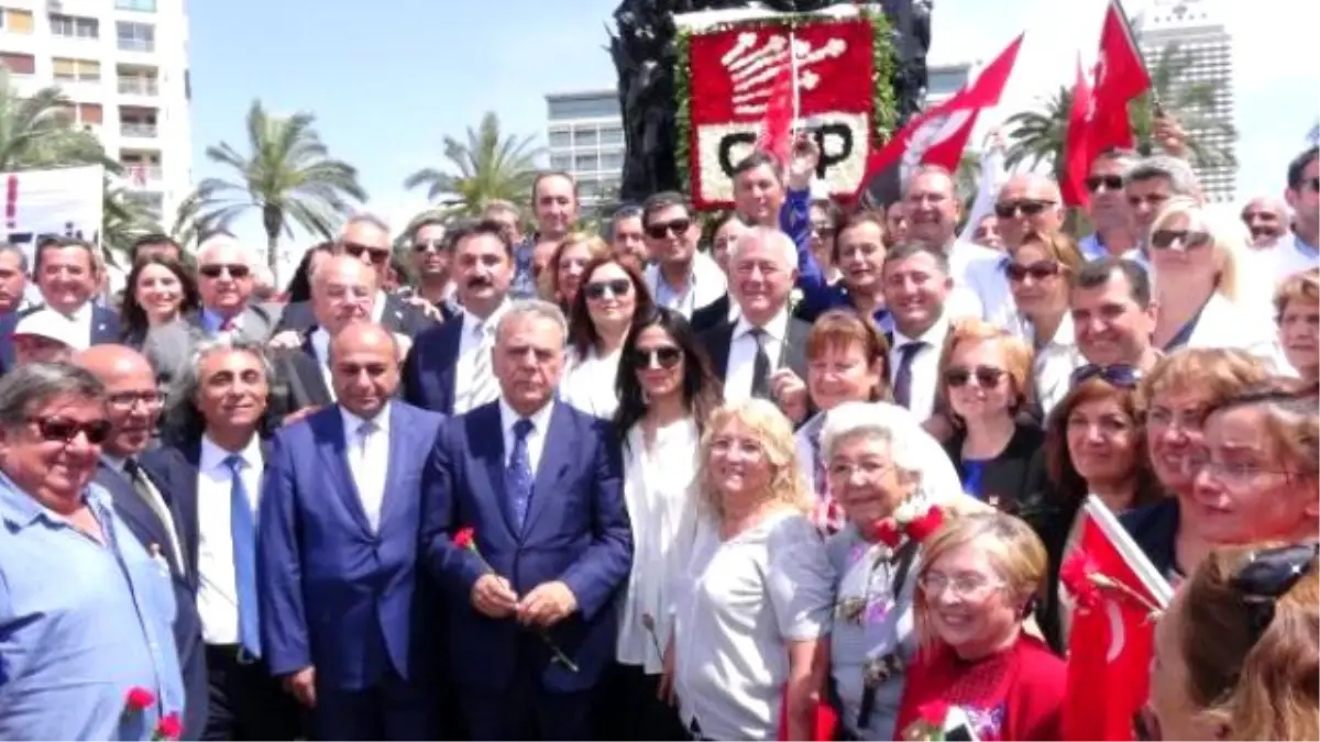 CHP İzmir\'de 19 Mayıs\'ı Kutladı