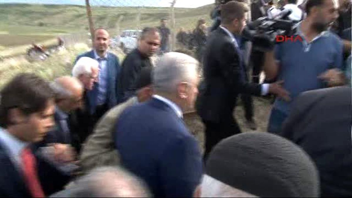 Diyarbakır AK Parti Genel Başkan Adayı Yıldırım Tanışık Köyü\'nde-2