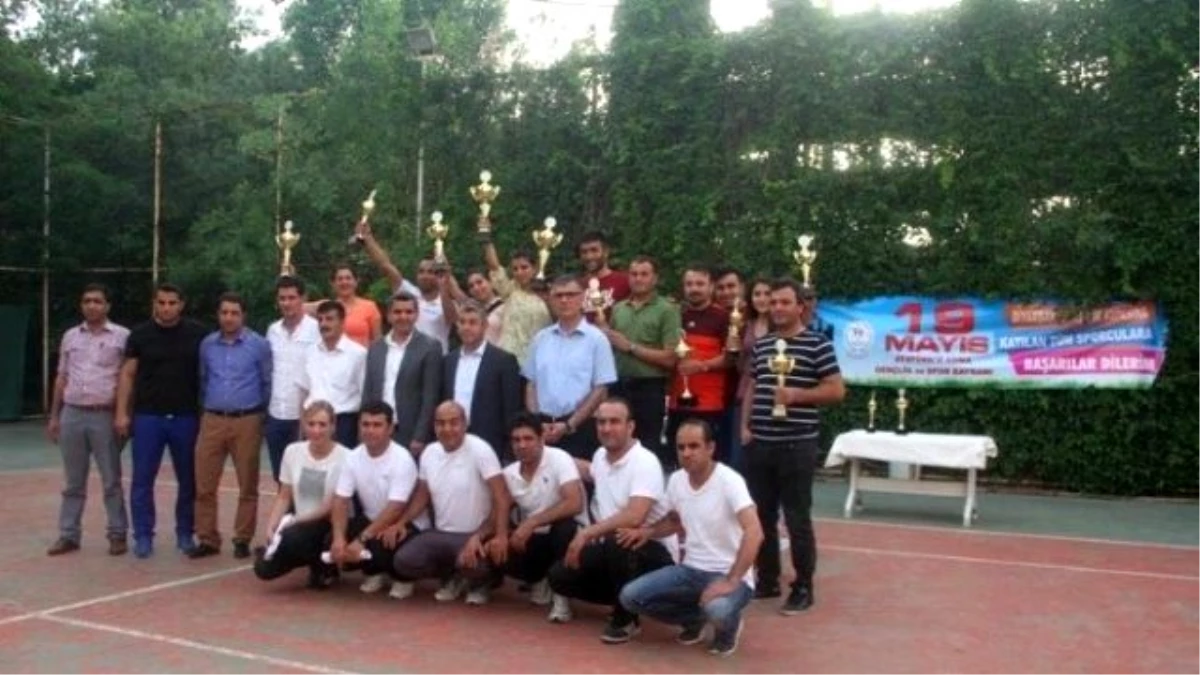 Diyarbakır\'da "19 Mayıs Kurumlararası Valilik Kupası" Tamamlandı