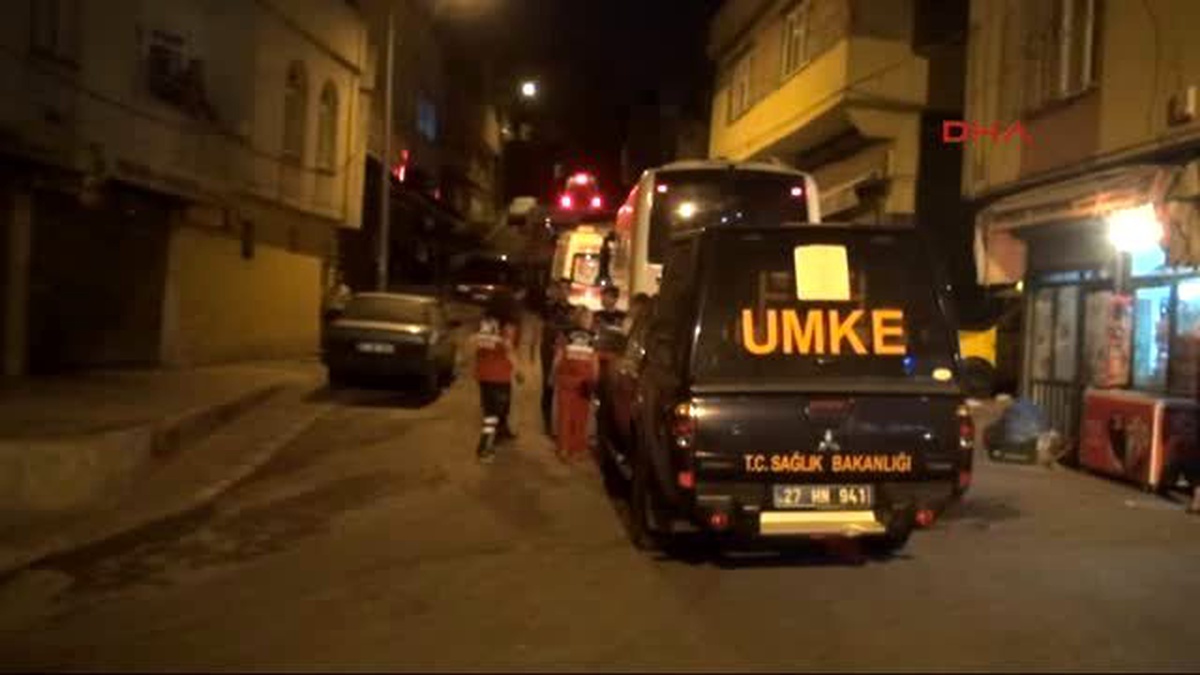 Gaziantep Operasyon Düzenlenen Işid\'in Hücre Evinde Terörist Üzerindeki Bombayı Patlattı