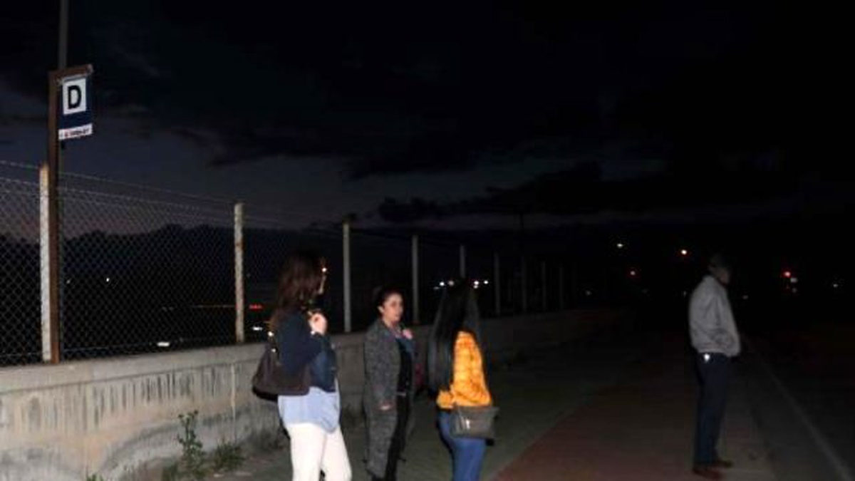 Gece Belediye Otobüslerinden İstediği Yerde İnen Kadınlar Uygulamadan Memnun