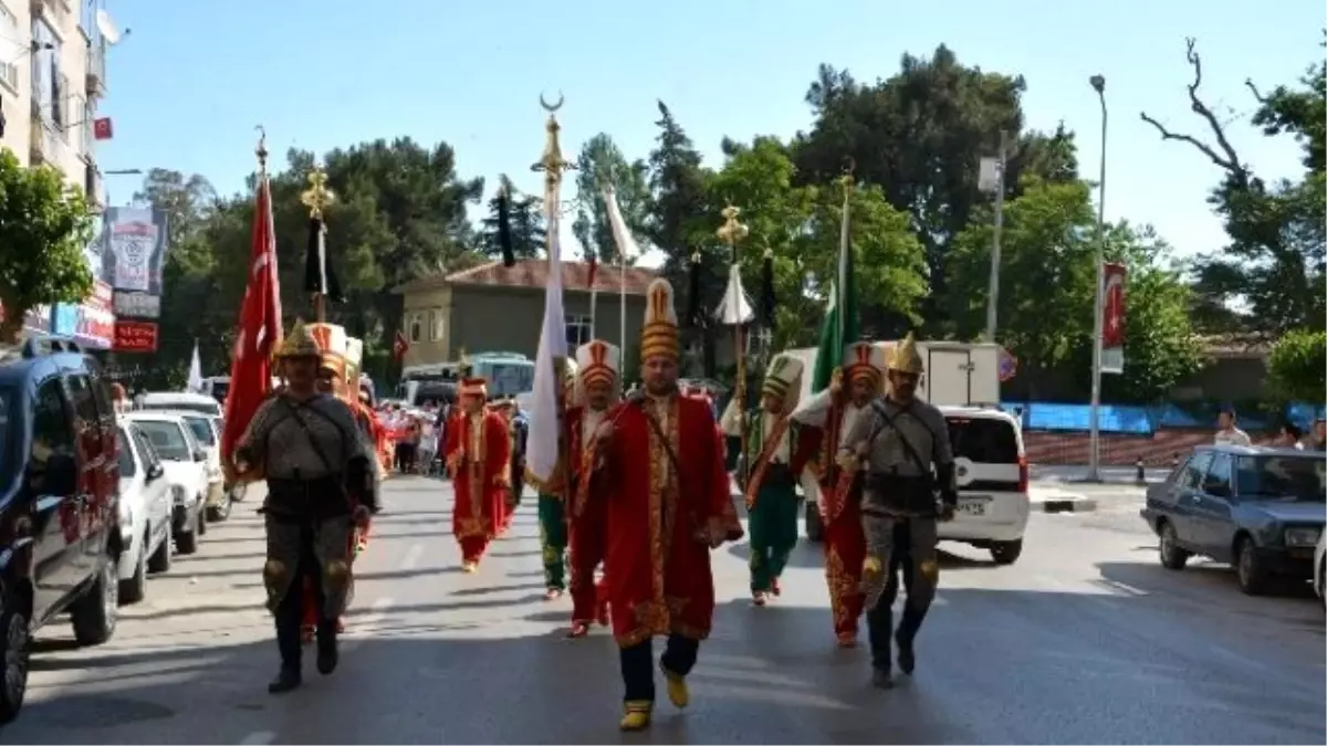 Gençler Şehzadeler Mehteriyle Yürüdü