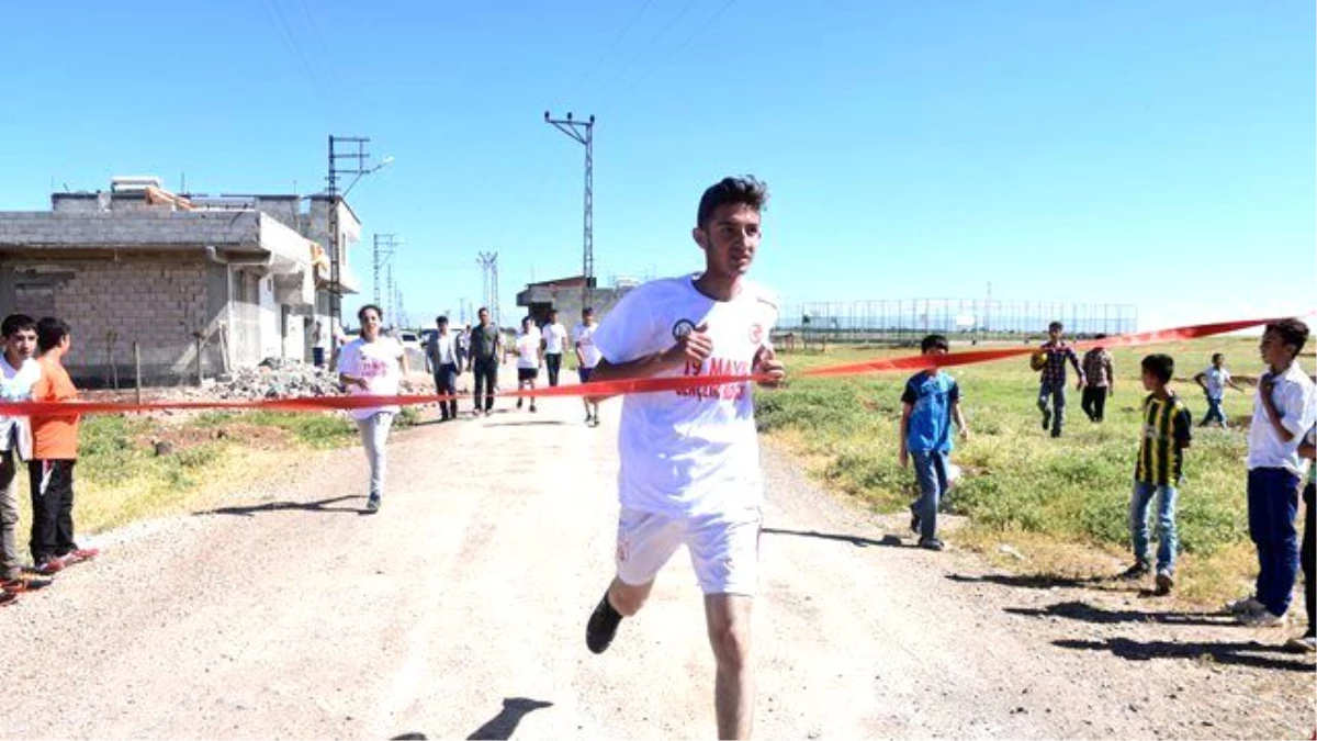 Hilvan\'da Altın Ödüllü 19 Mayıs Gençlik Koşusu