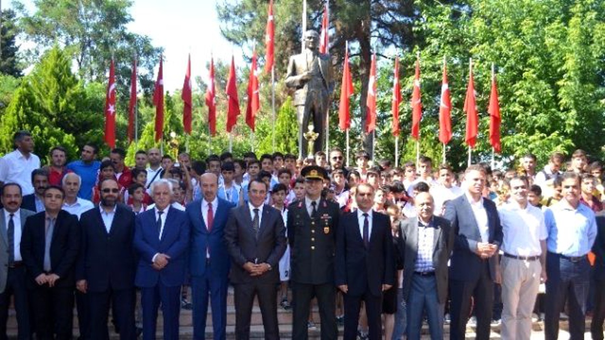 Kahta\'da 19 Mayıs Atatürk\'ü Anma Gençlik ve Spor Bayramı Kutlamaları