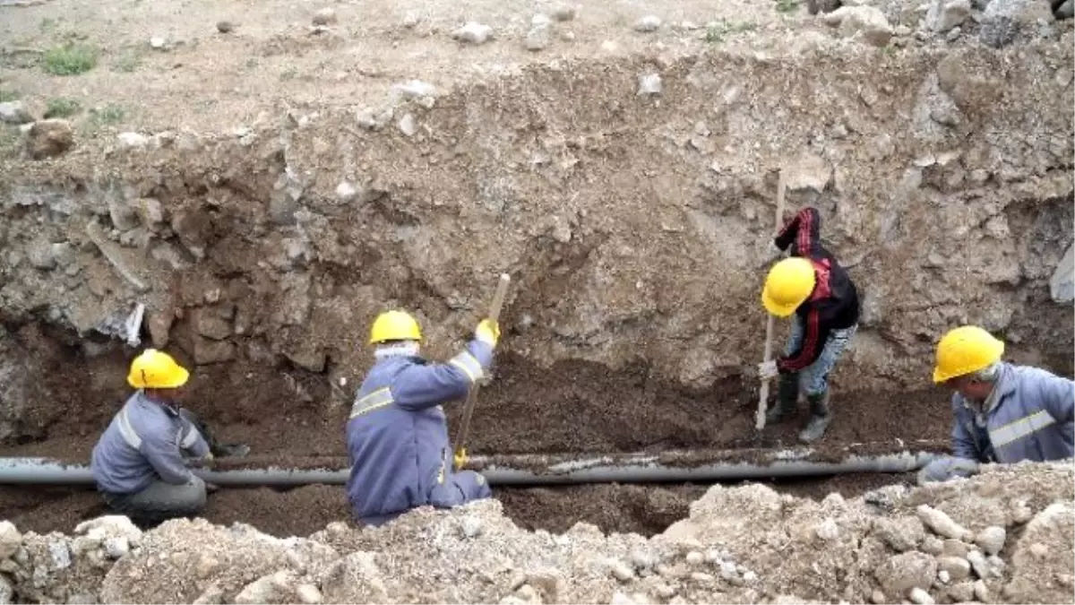 Kale Civarındaki İçme Suyu Şebeke Hattı Değiştiriliyor