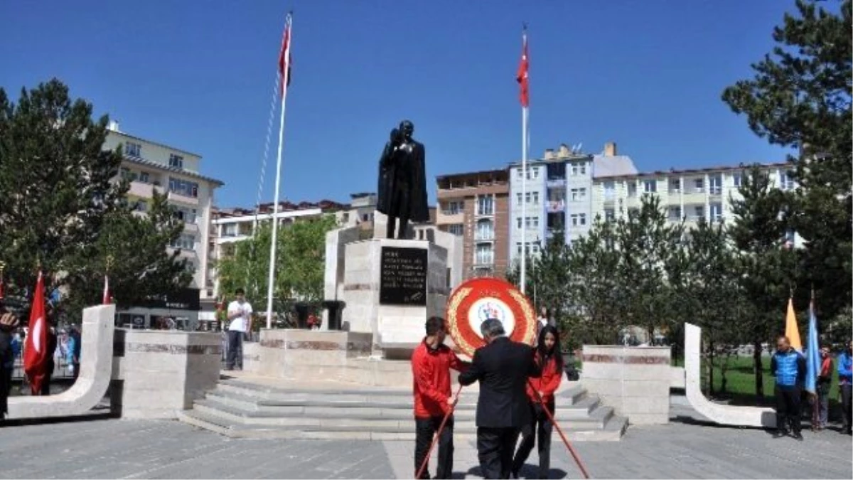 Kars\'ta Atatürk\'ü Anma, Gençlik ve Spor Bayramı Coşkuyla Kutlandı
