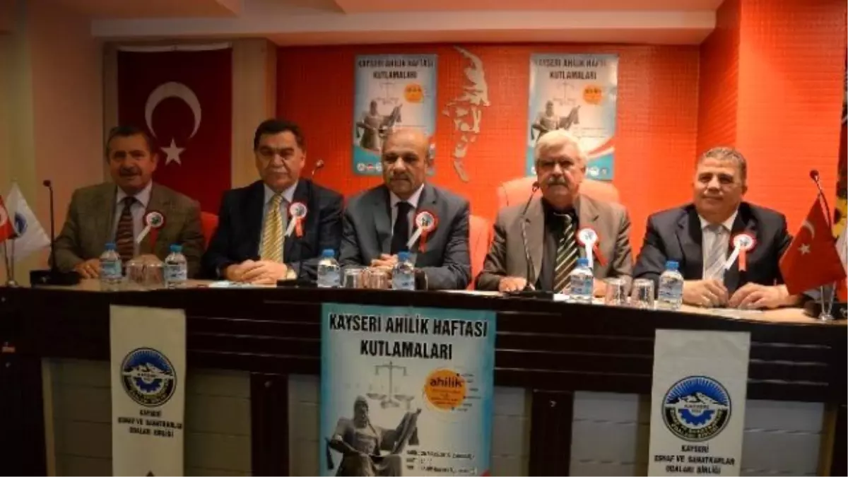 Kayseri\'de 2016 Yılının Ahisi Ekonomi Bakanı Mustafa Elitaş Seçildi