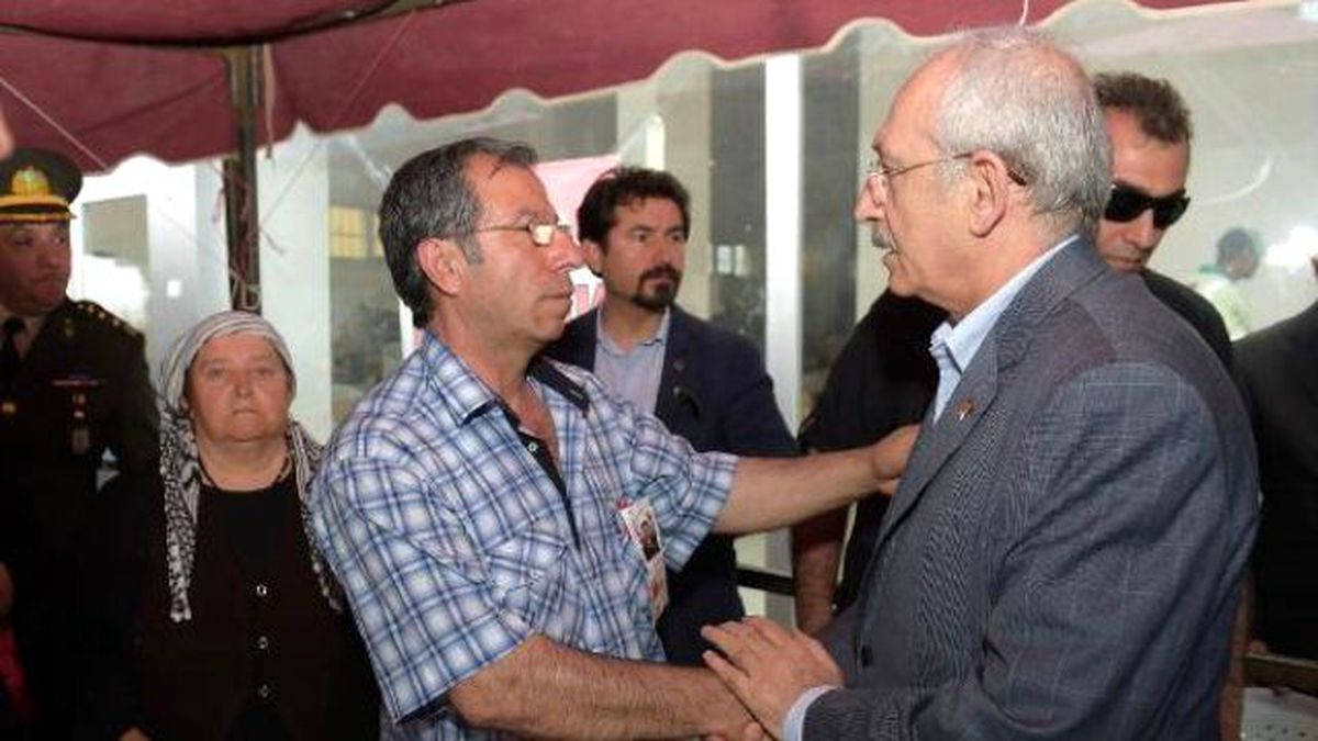 Kılıçdaroğlu, Şehit Mekan Şahin\'in Ailesini Ziyaret Etti