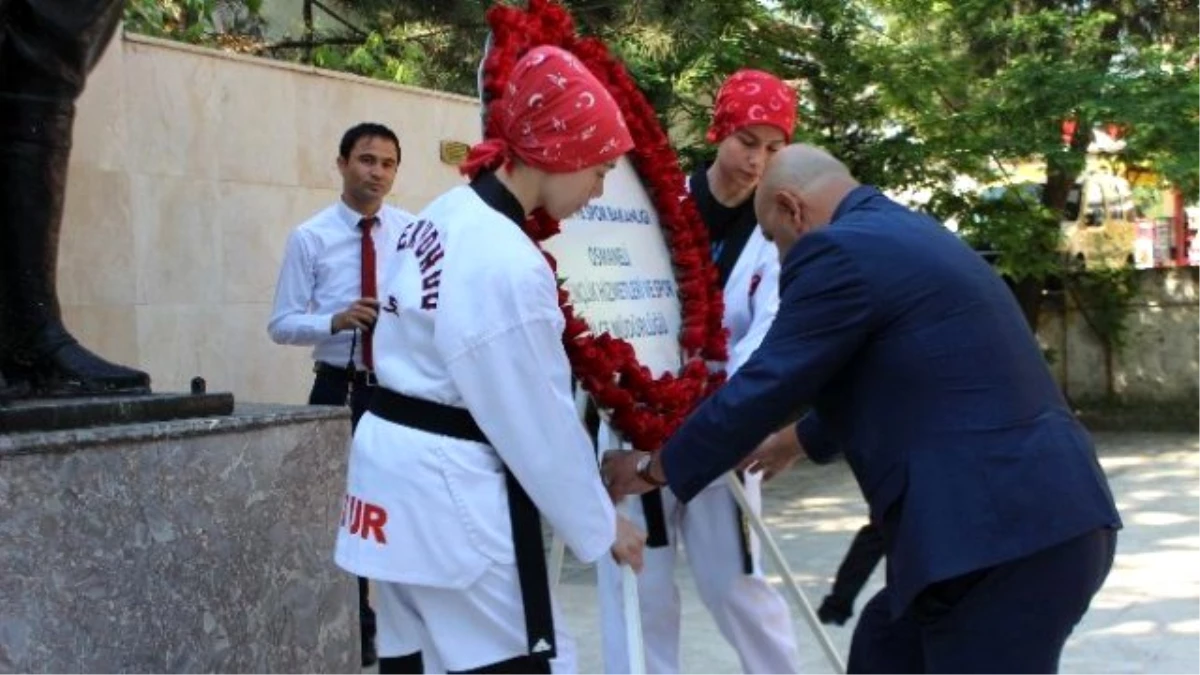 Osmaneli\'de 19 Mayıs Atatürk\'ü Anma Gençlik ve Spor Bayramı Kutlandı