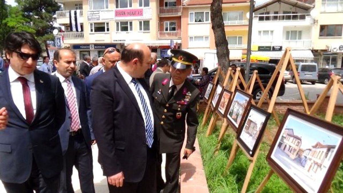 Osmaneli\'de Ressam Öztürk Kendi Sergisini Açtı