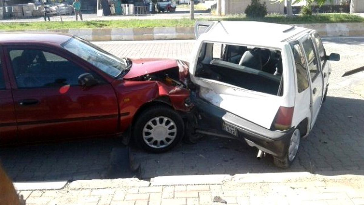 Park Halindeki Otomobile Çarptı