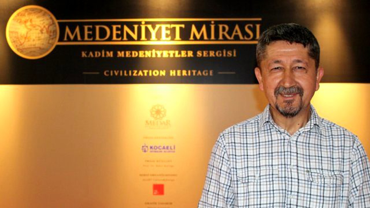 Rıdvan Şükür, "Kadim Medeniyetler" Sergisinde.