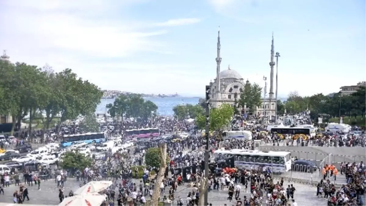 Şampiyon Beşiktaş Vodafone Arena\'ya Geldi