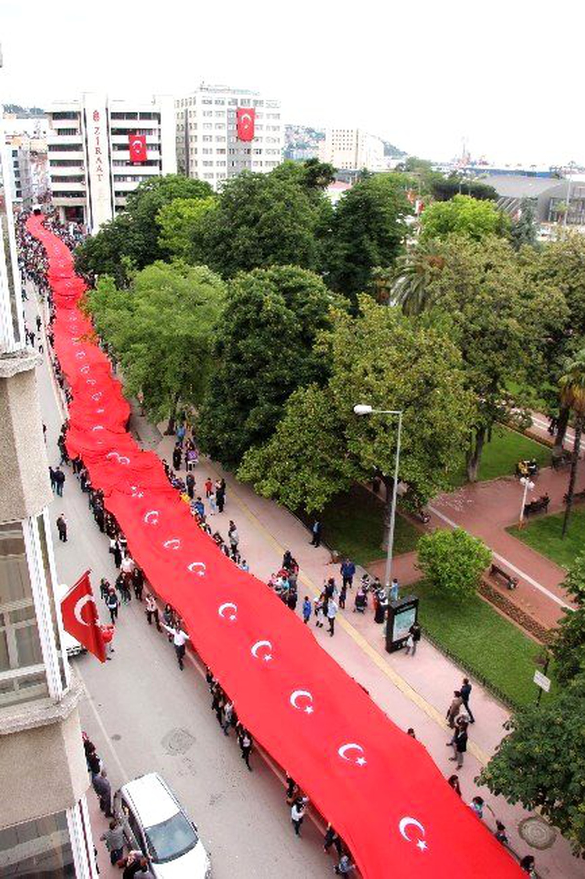 Samsun\'da 1919 Metre Gençlik Bayrak Yürüyüşü