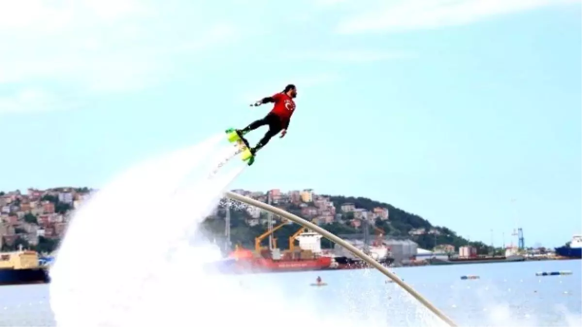 Samsun\'da Nefes Kesen Flyboard Gösterisi