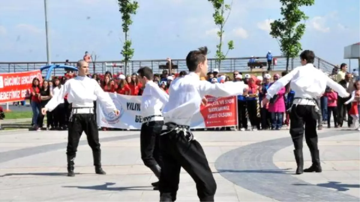 Yalova\'da 19 Mayıs Coşkusu