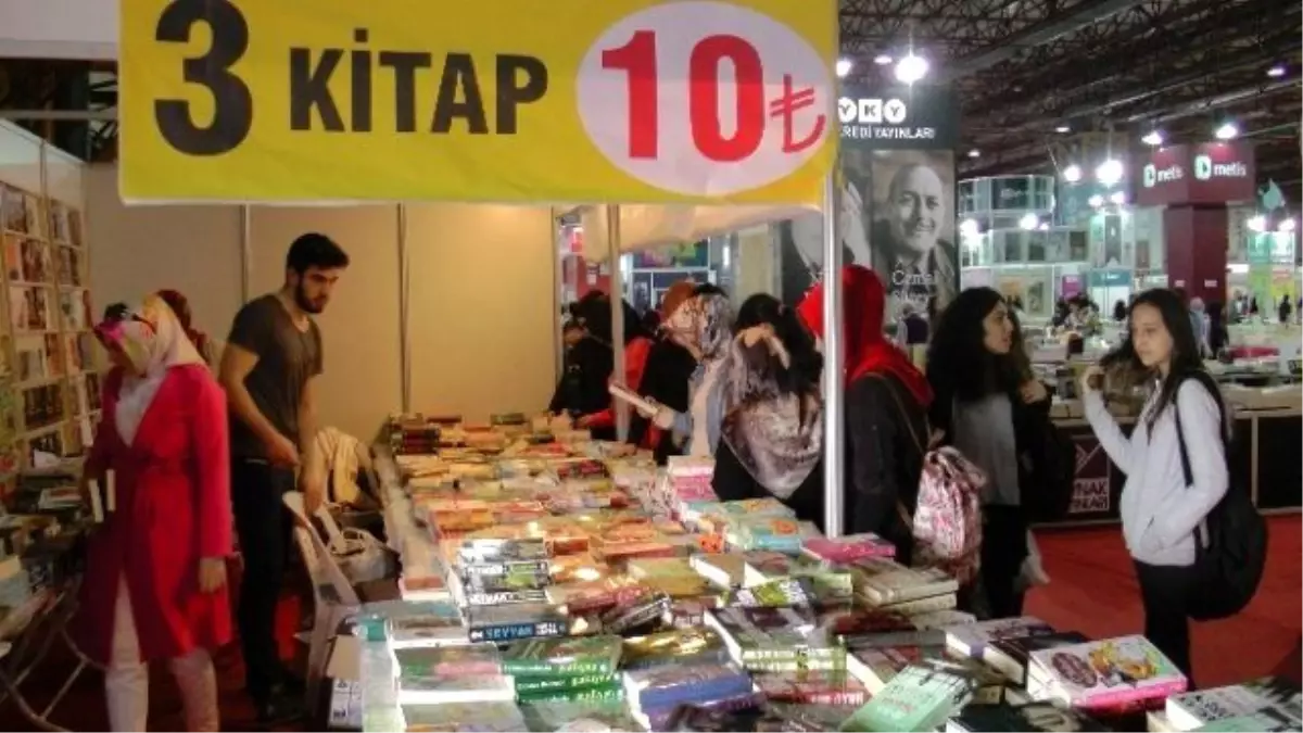 8. Kocaeli Kitap Fuarını\'na Öğrenci Akını