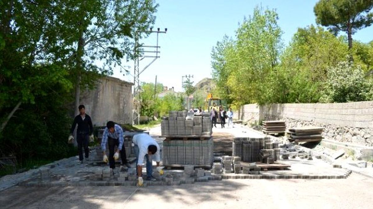 Adilcevaz\'da Yol Yapım Çalışması