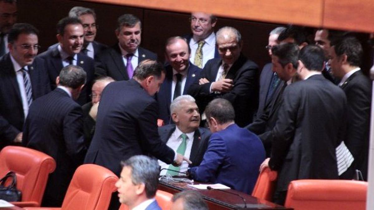 Ak Partili Vekillerden Binali Yıldırım\'a Büyük İlgi