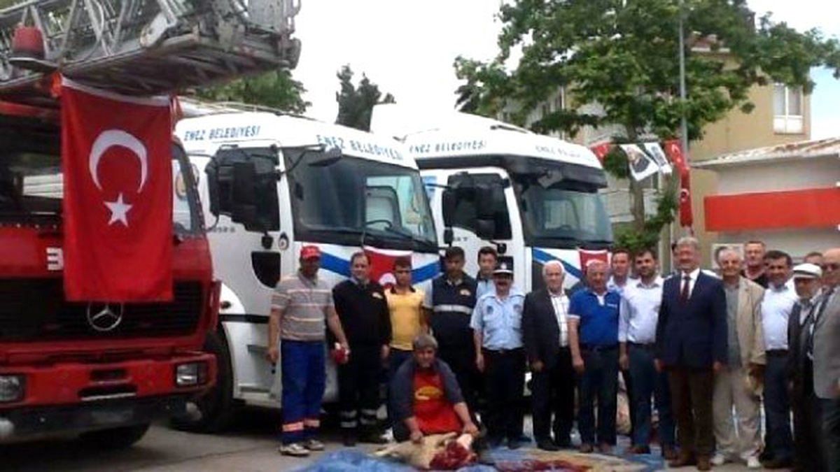 Başkan Yeni Aldığı Belediye Araçları İçin Kurban Kesti
