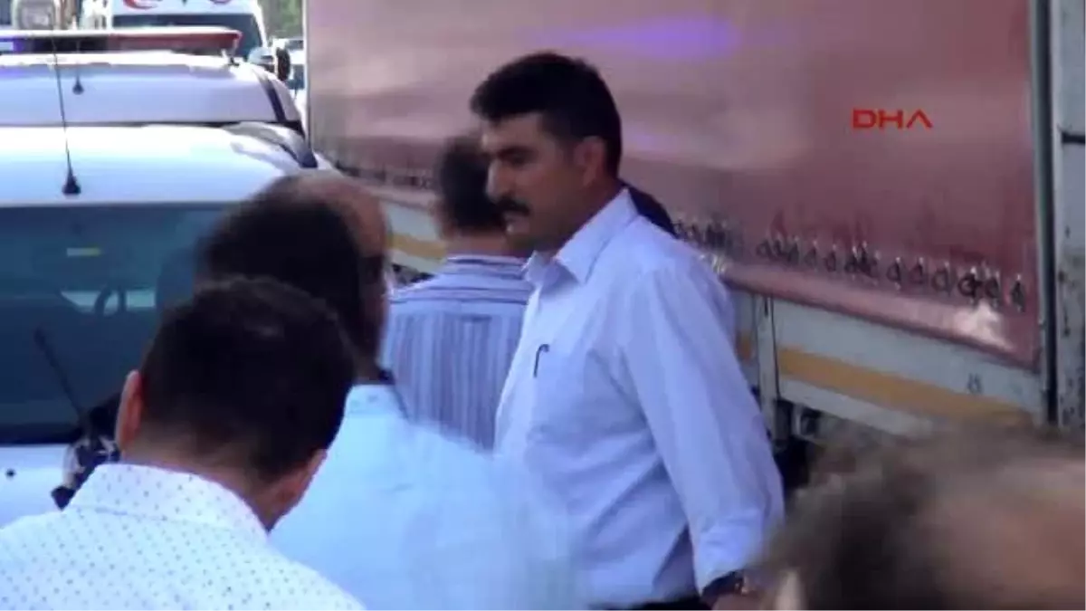 Bursa Ekip Otosundan İnerken Tır?ın Çarptığı Polis Memuru Şehit Oldu