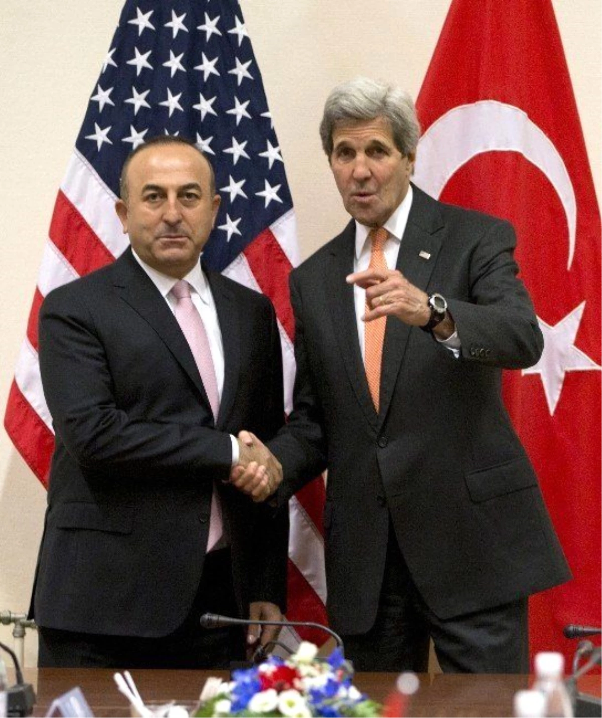 Çavuşoğlu, Kerry ile Görüştü