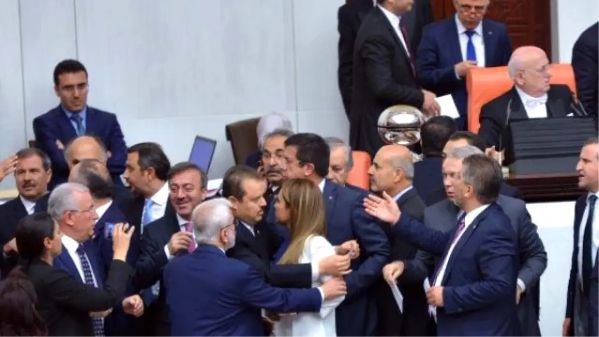 Dokunulmazlıkların Kaldırılması İçin Meclis\'te 2\'nci Tur Oylama (2)