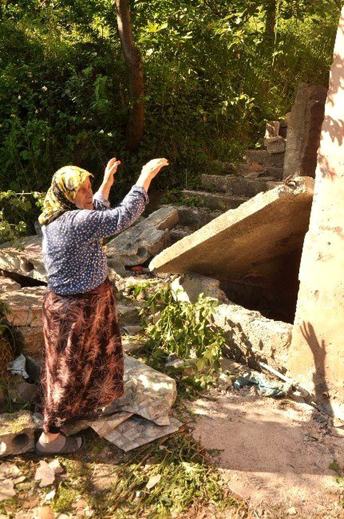 Erik Toplarken Beton Yığınının Altında Kaldı