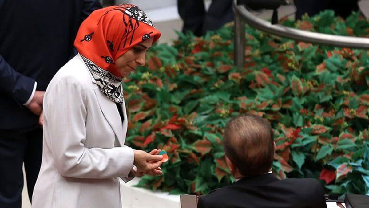 Gizli Oylama Sözde Kaldı! Vekiller Kullandıkları Oyları Gösterdi