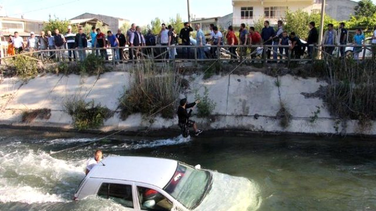Karısının Kaza Yaptığını Duyunca Suya Atladı