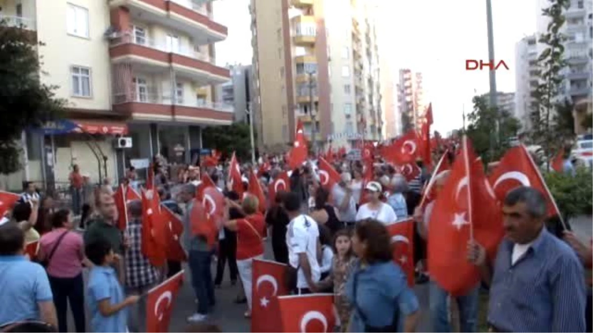 Mersin\'de Gençlik ve Halk Yürüyüşüne Yumurtalı Saldırı