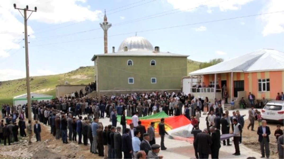 PKK\'lı Çelik İçin Cenaze Töreni