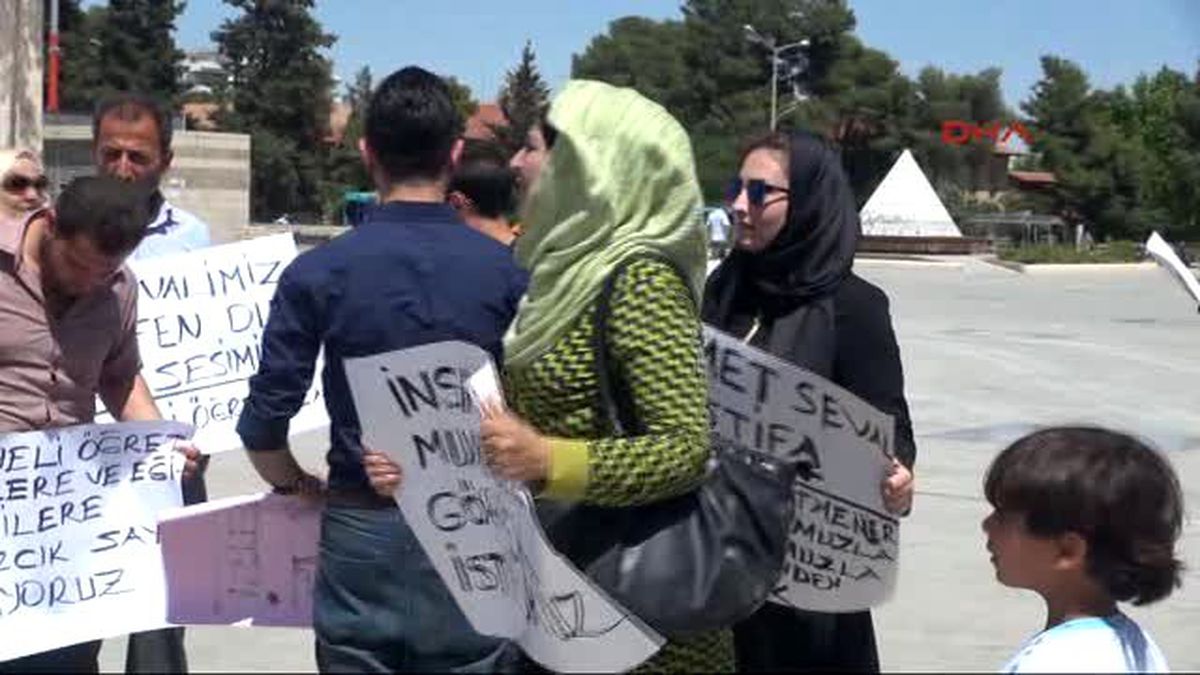 Şanlıurfa?da Suriyeli Öğretmenlerin Sahte Öğretmen Protestosu