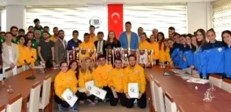 Spor Bilimleri Fakültesi Kupaları Yağdırdı