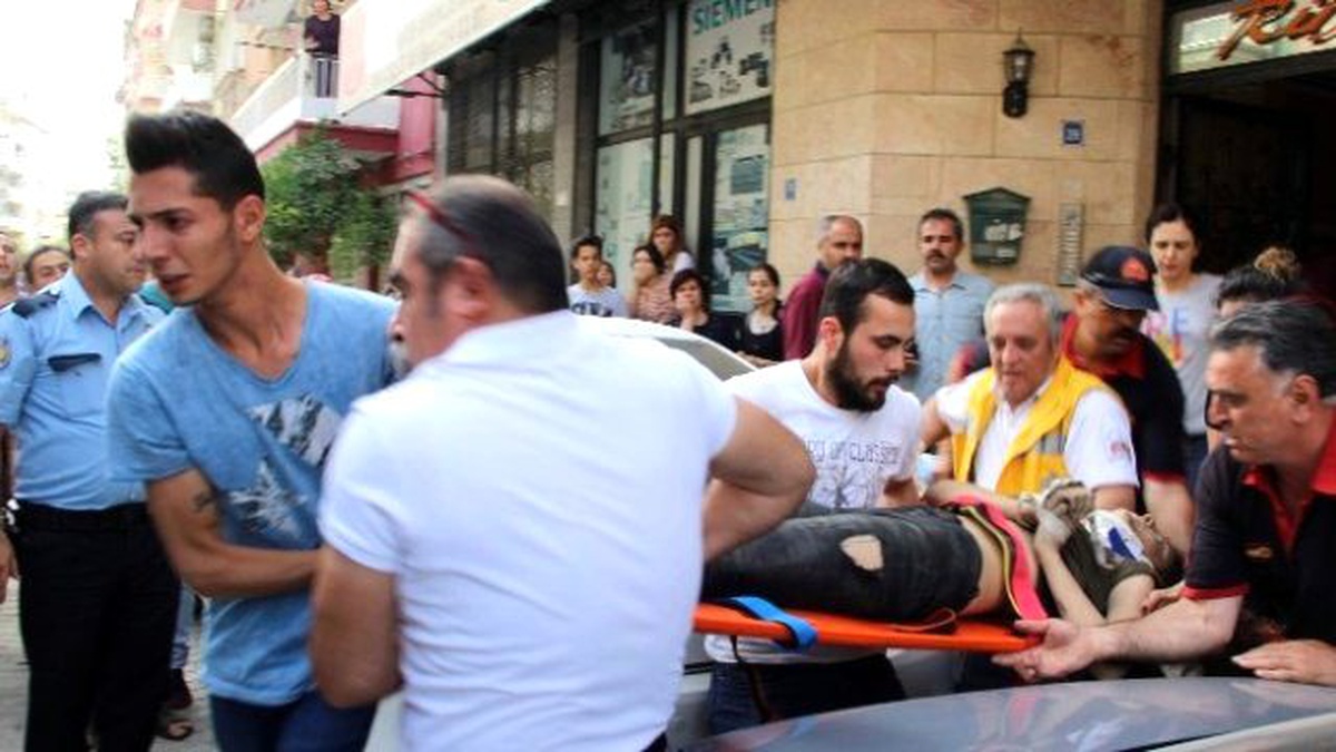 Terasa Çıkan Genç Kız 6. Kattan Boşluğa Düştü