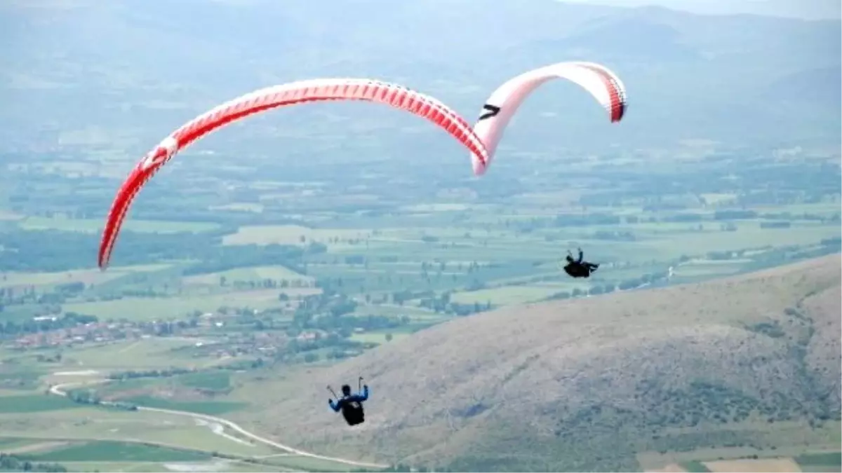 Tokat\'ta Cross Country Uluslararası Yamaç Paraşütü Yarışması Başladı